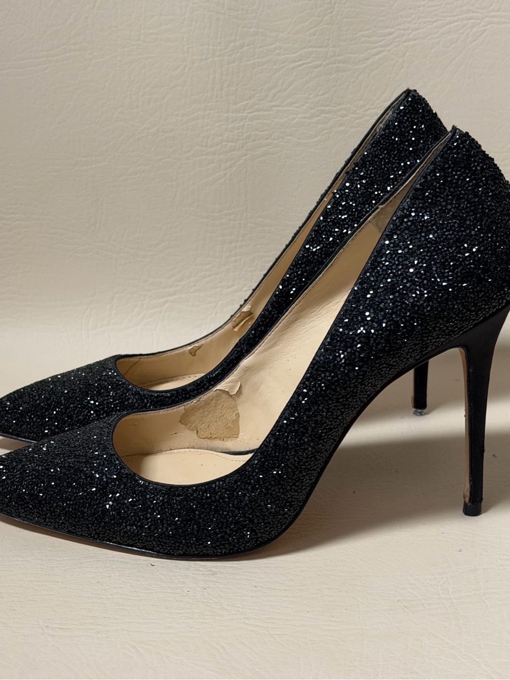 Vince Camuto black glitter sleek pointed-toe silhouette pumps Sz 8.5